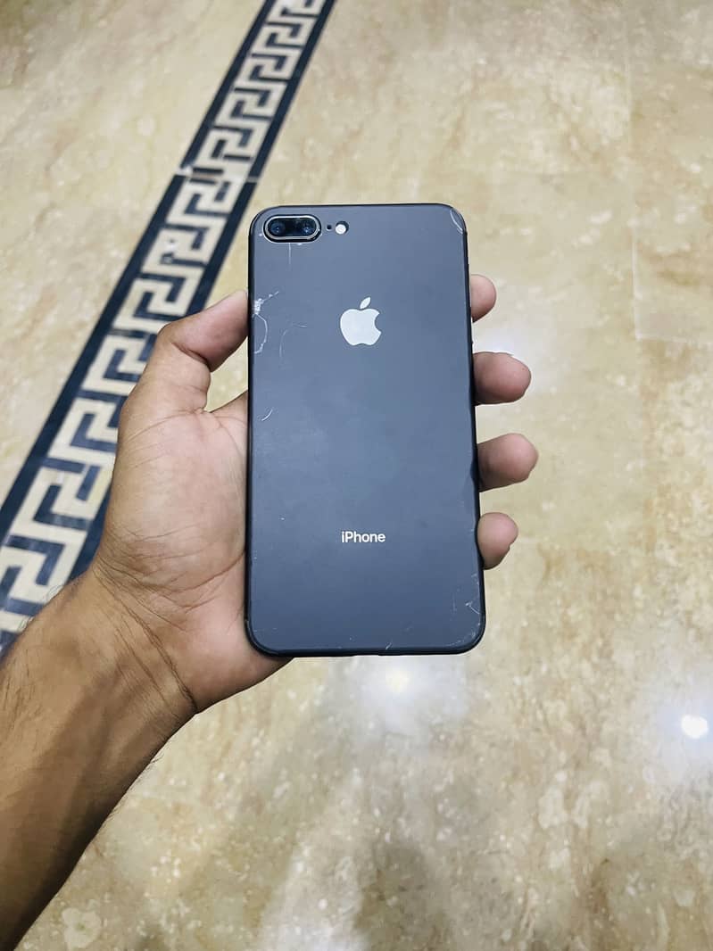 Apple iPhone 8 Plus 1