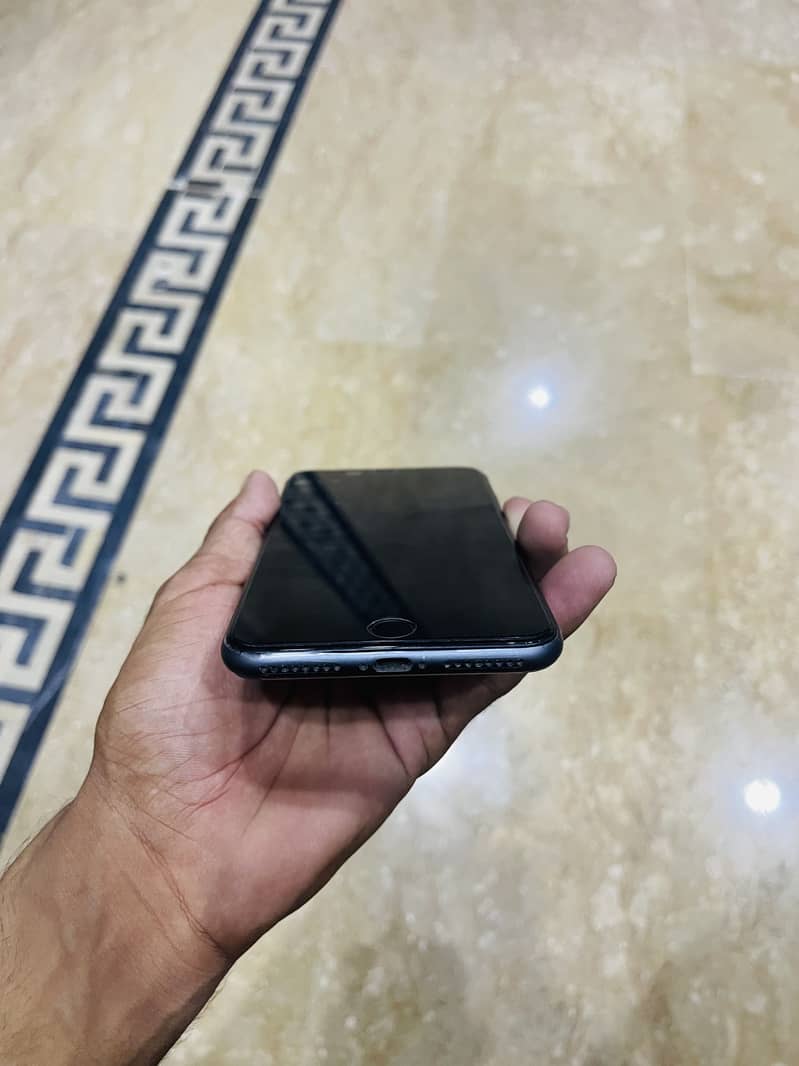 Apple iPhone 8 Plus 2