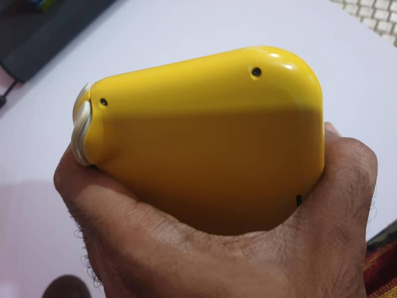 Nintendo switch lite 4