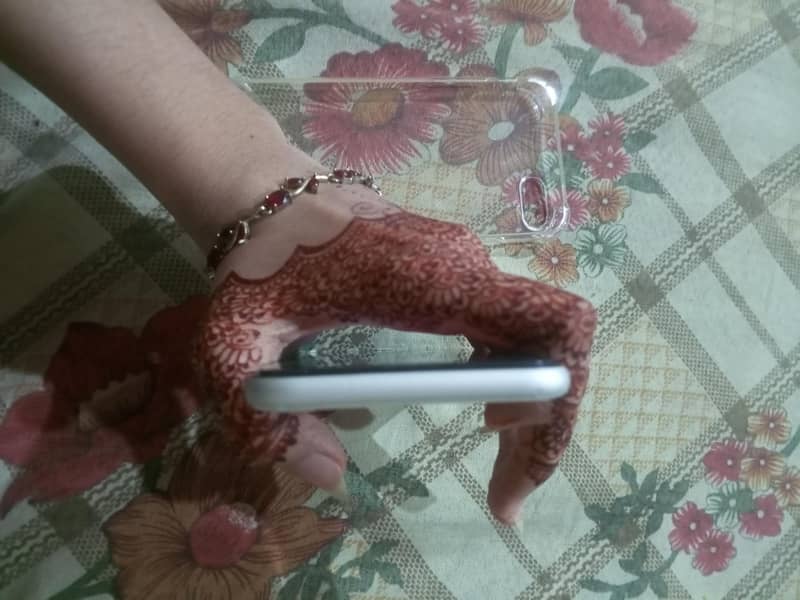 Apple iPhone SE 8