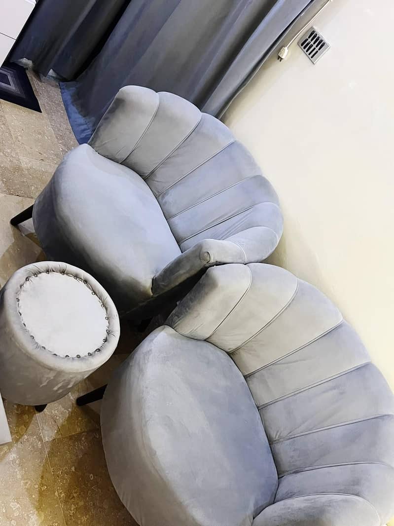 2 sofa and 1 table 1