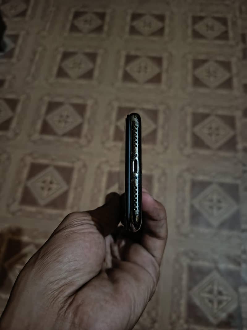 Apple iPhone X 5