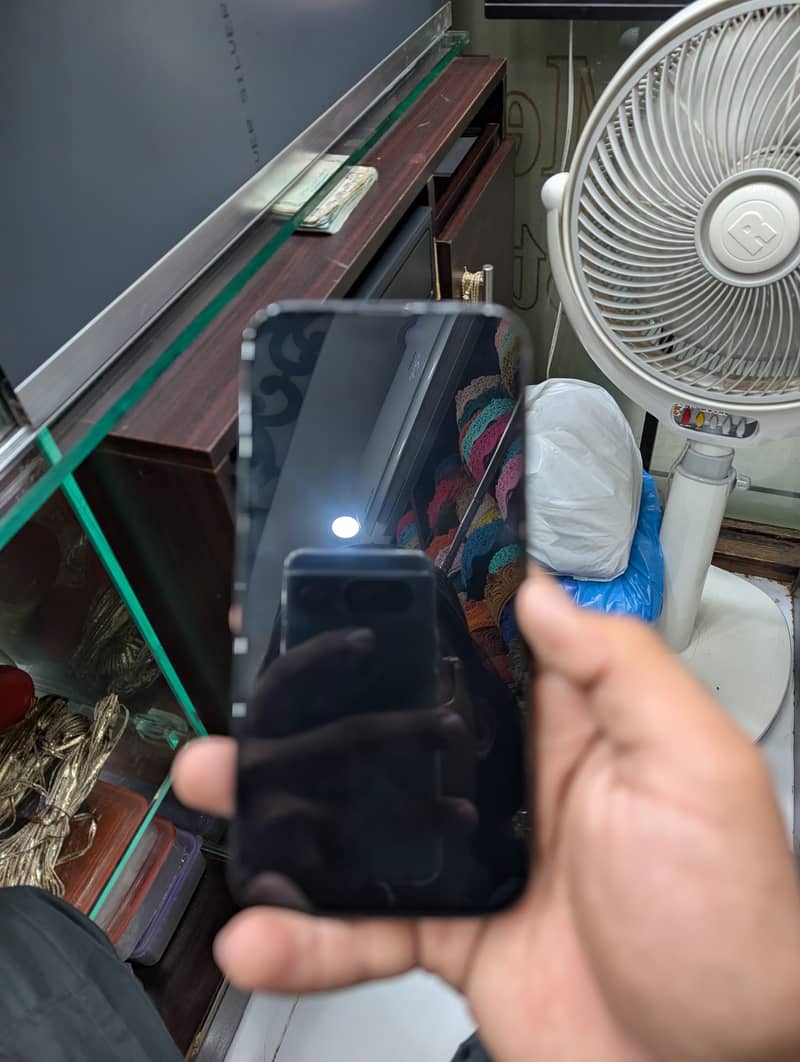 Apple iPhone 15 Pro 3