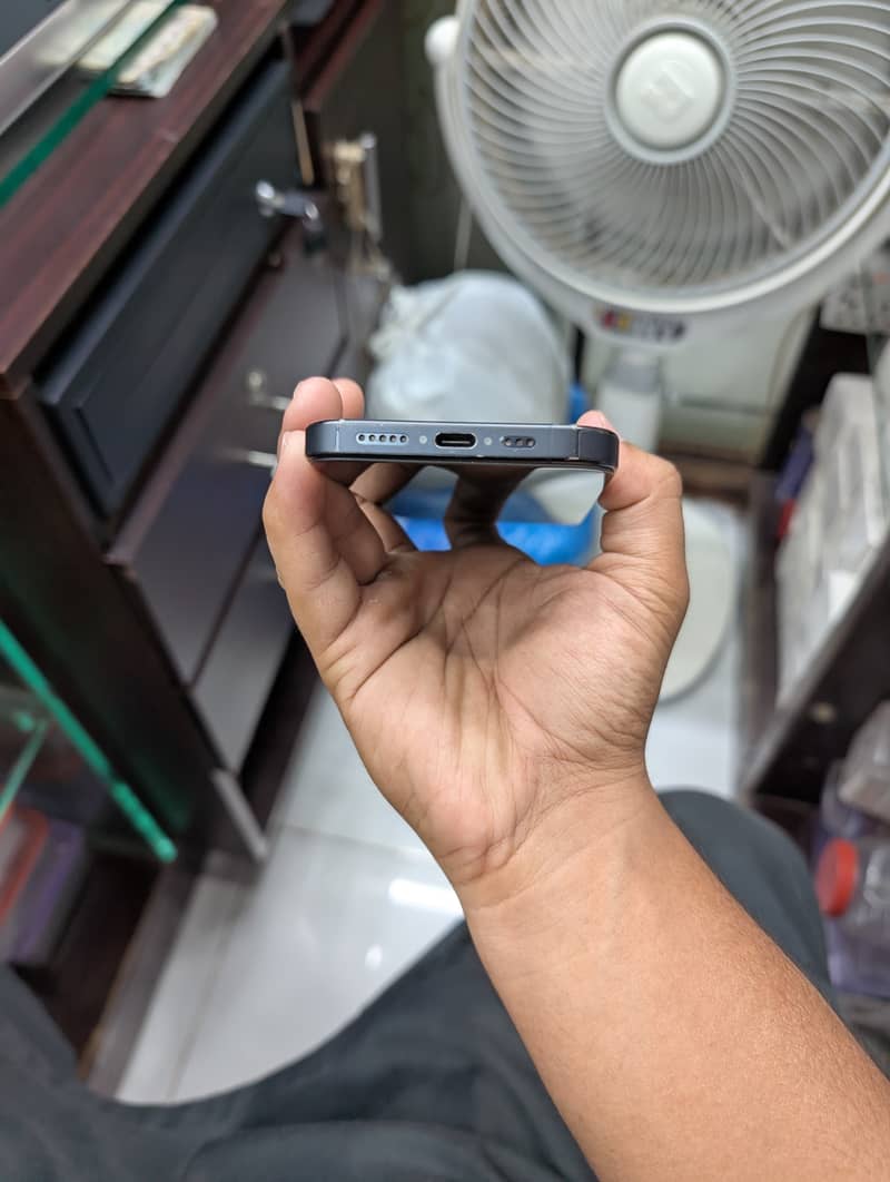 Apple iPhone 15 Pro 6