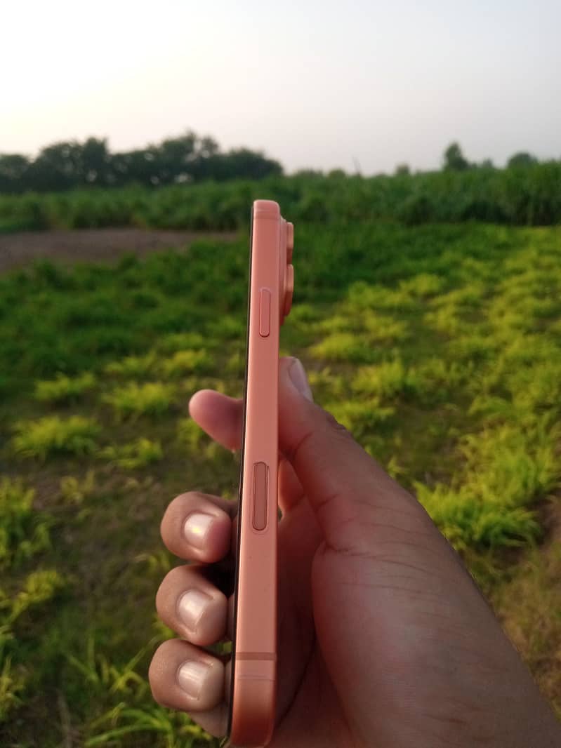 Apple iPhone 17 Pro Max 4