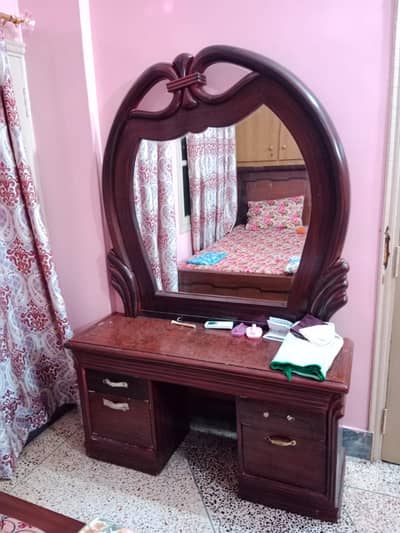 Dressing table good condition unique design