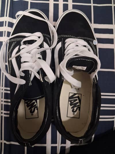 Vans Old Skool Shoes for girls.