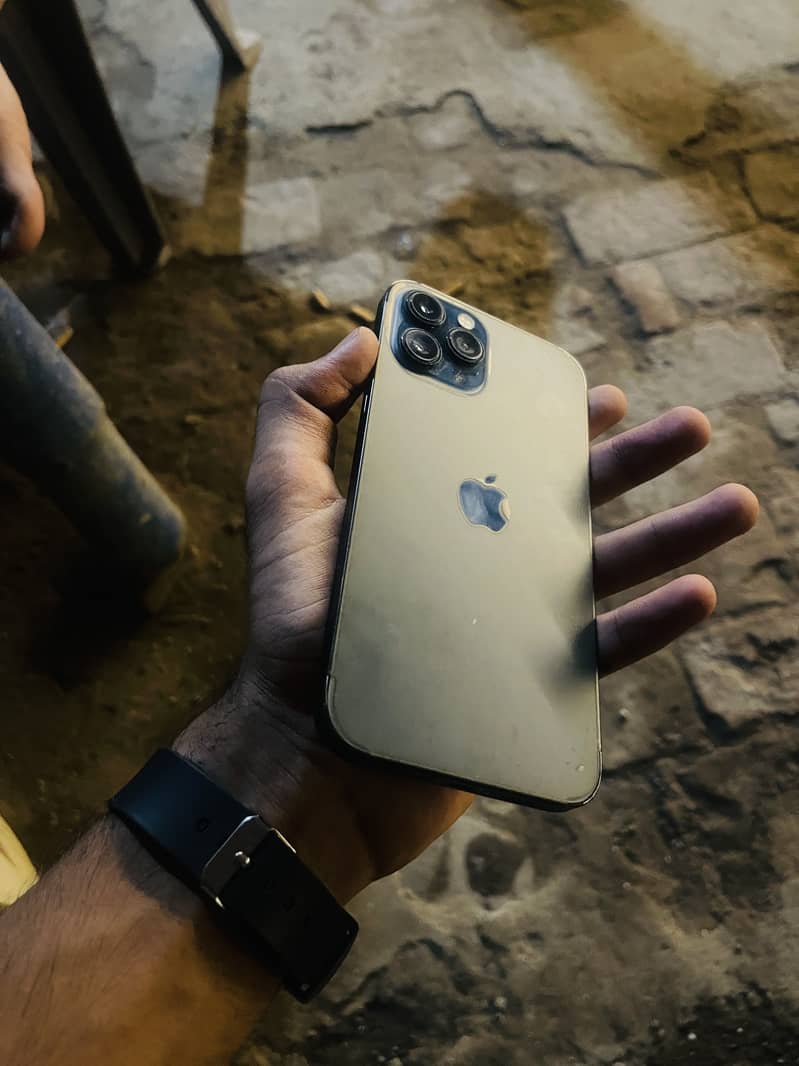 Apple iPhone 12 Pro Max 4