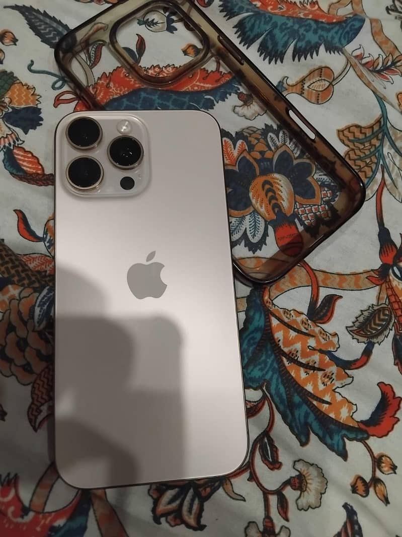 Apple iPhone 16 Pro Max 0