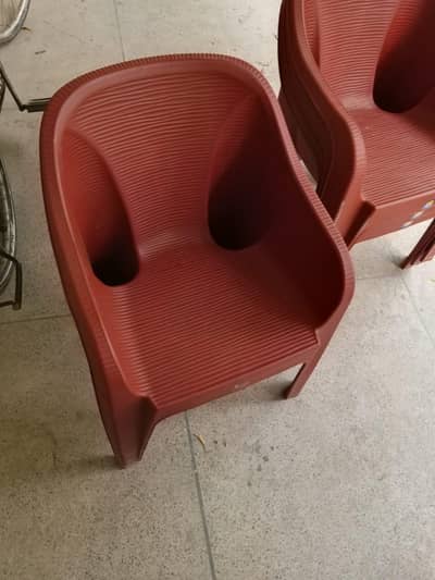 10/10 Original Boss Maharaja 4-Chair Set with Rattan Table 1 Week Used
