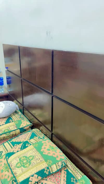 Want to sell  Queen size bed