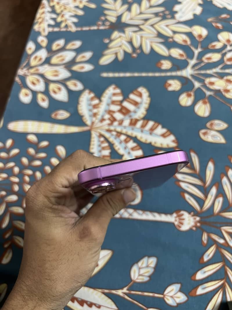 Apple iPhone 16 2