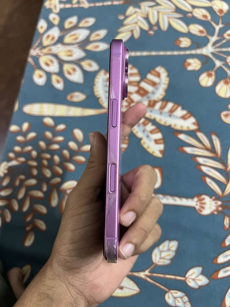 Apple iPhone 16 3