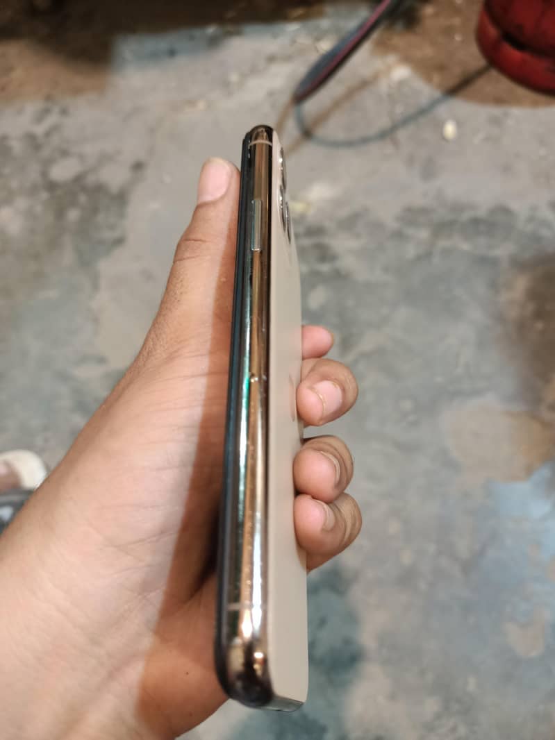 Apple iPhone 11 Pro 1