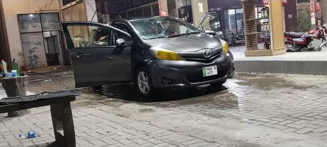 **Toyota Vitz F 2015 – Gun Metallic – Punjab Registered**