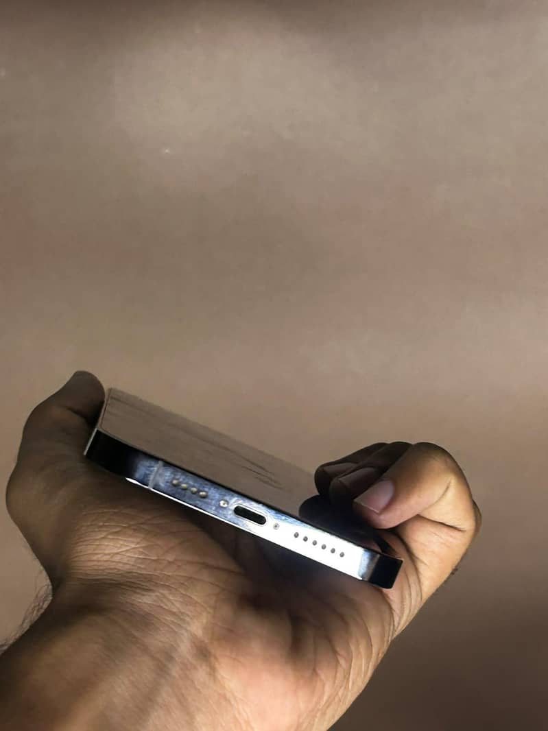 Apple iPhone 13 Pro Max 4
