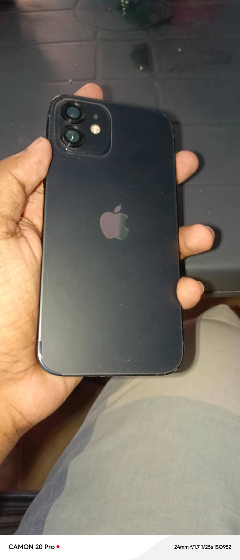 Apple iPhone 12 4
