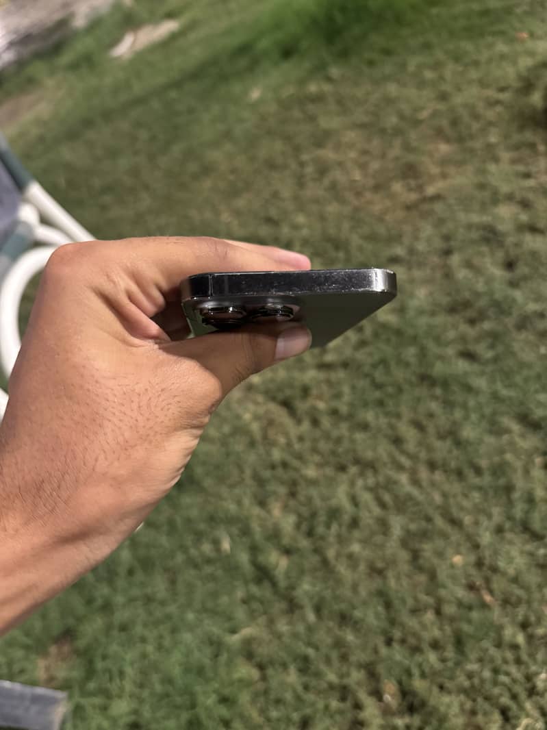Apple iPhone 13 Pro 2