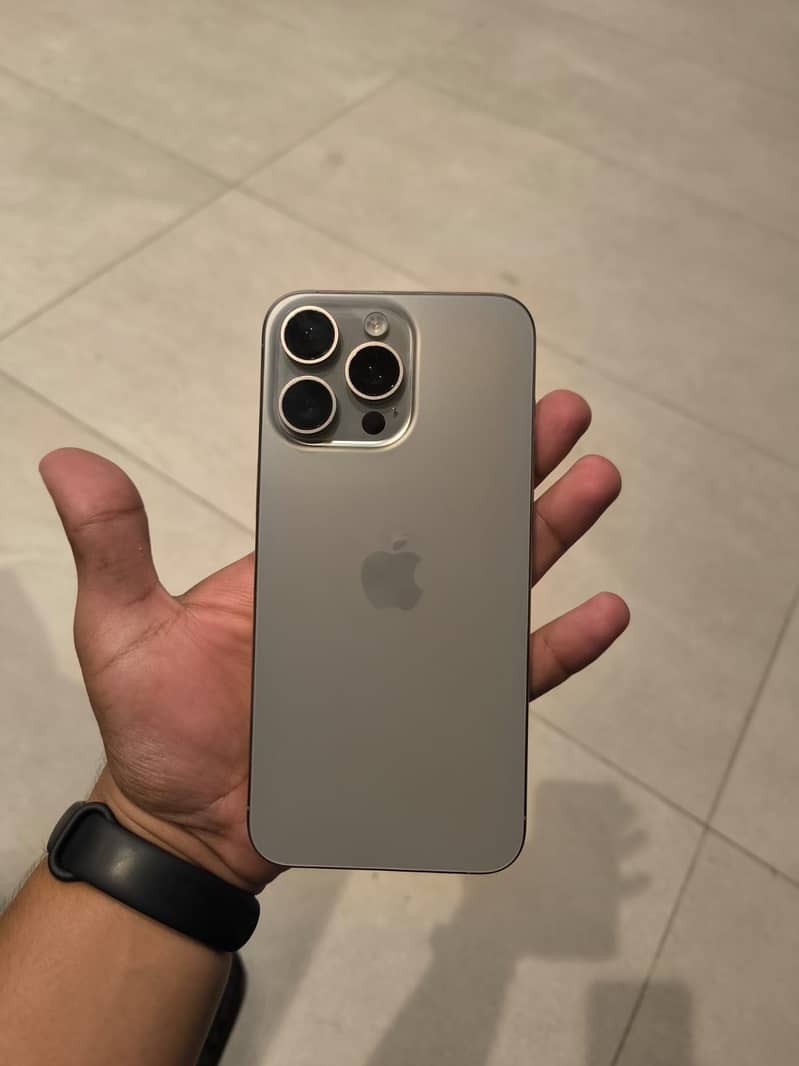 Apple iPhone 15 Pro Max 0