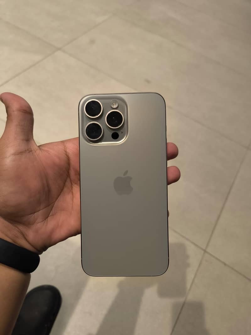 Apple iPhone 15 Pro Max 4
