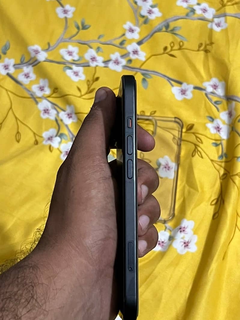Apple iPhone 15 5