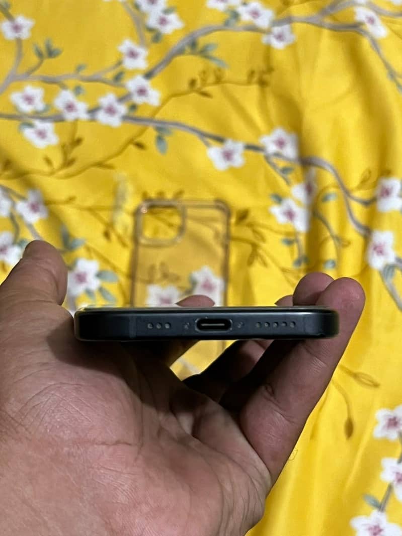 Apple iPhone 15 8