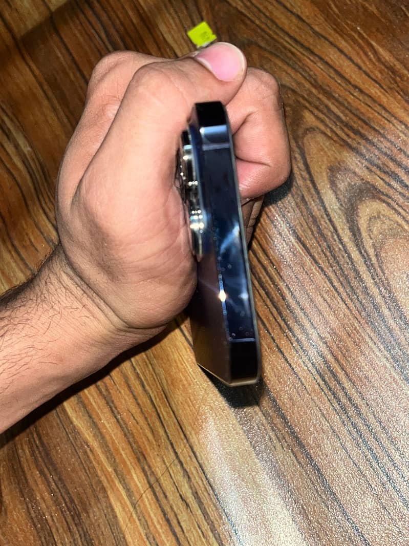 Apple iPhone 14 Pro Max 4