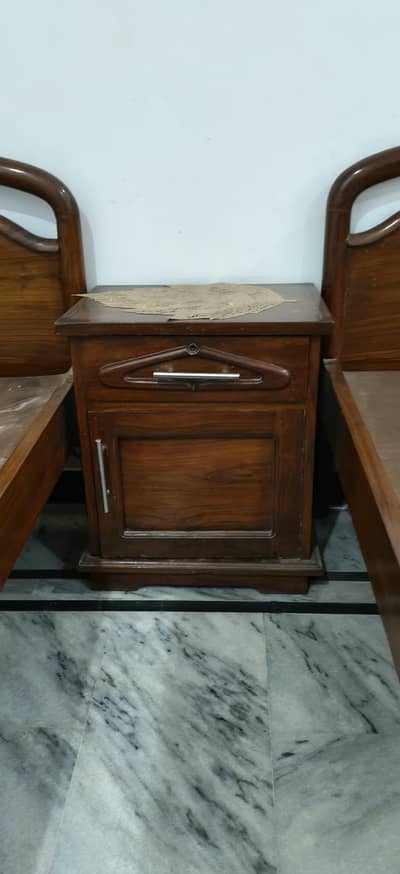 2 Single Beds with 1 side table