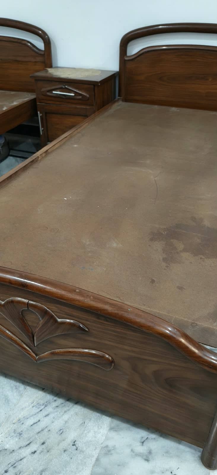 2 Single Beds with 1 side table 3