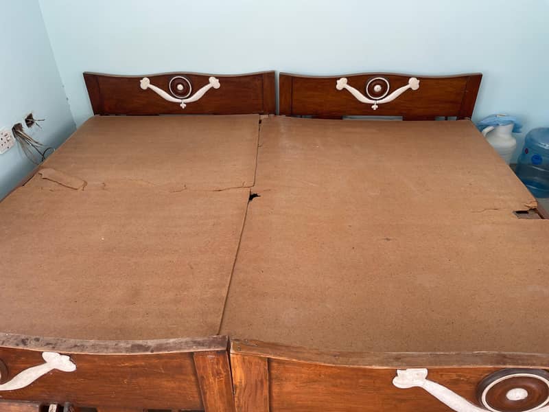 Single bed (2 sets) 1