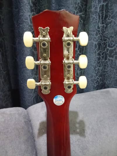 Guiter like brand new. 12000
