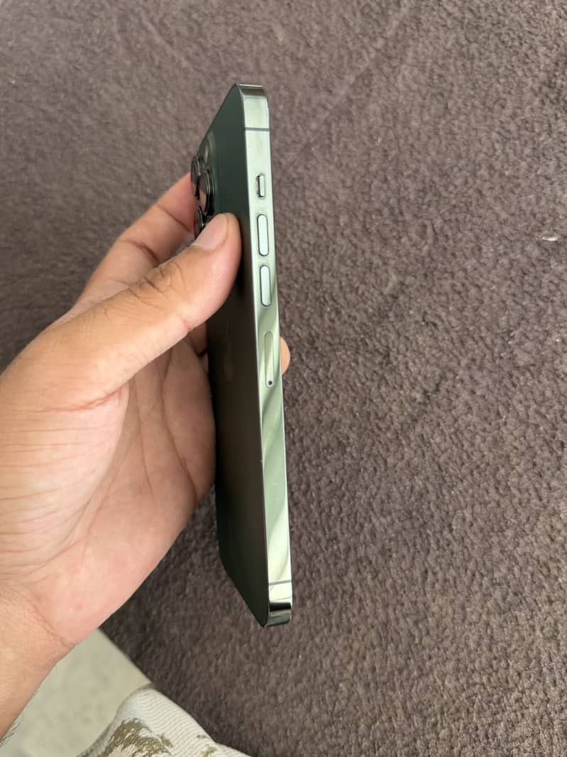 Apple iPhone 13 Pro Max 2