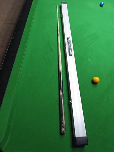 JOHN PARRIS CUE WITH CASE