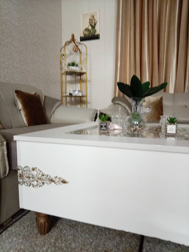 drawing room table 4