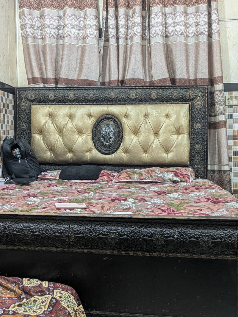 king size bed 0