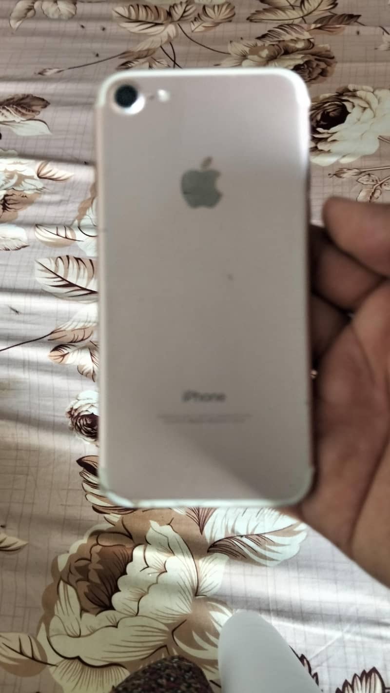Apple iPhone 7 1