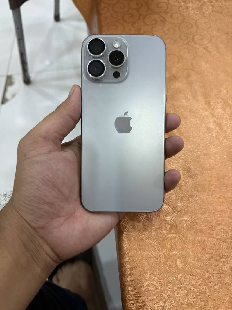 Apple iPhone 16 Pro Max 1