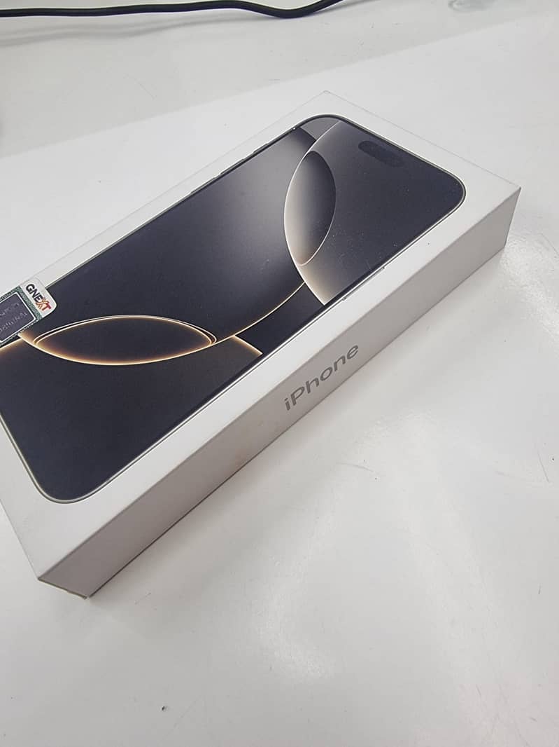 Apple iPhone 16 Pro Max 0