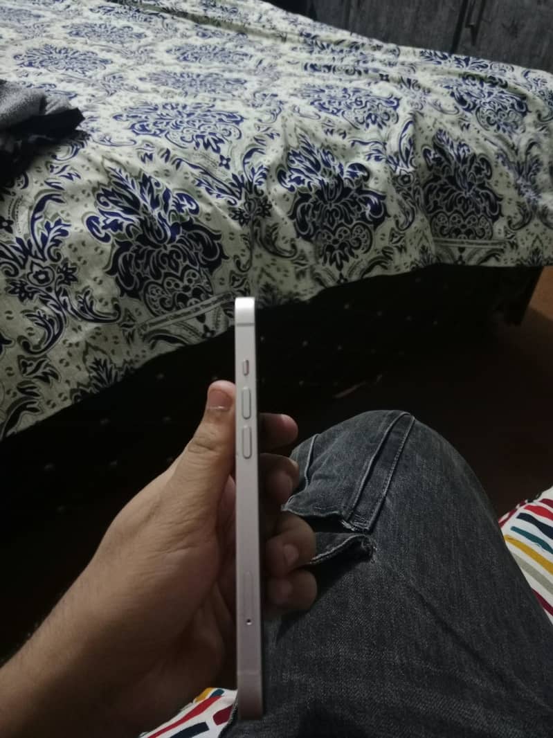 Apple iPhone 13 1