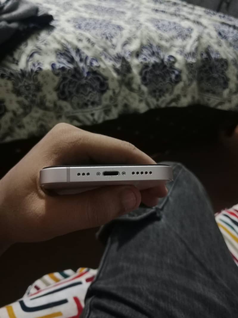 Apple iPhone 13 4