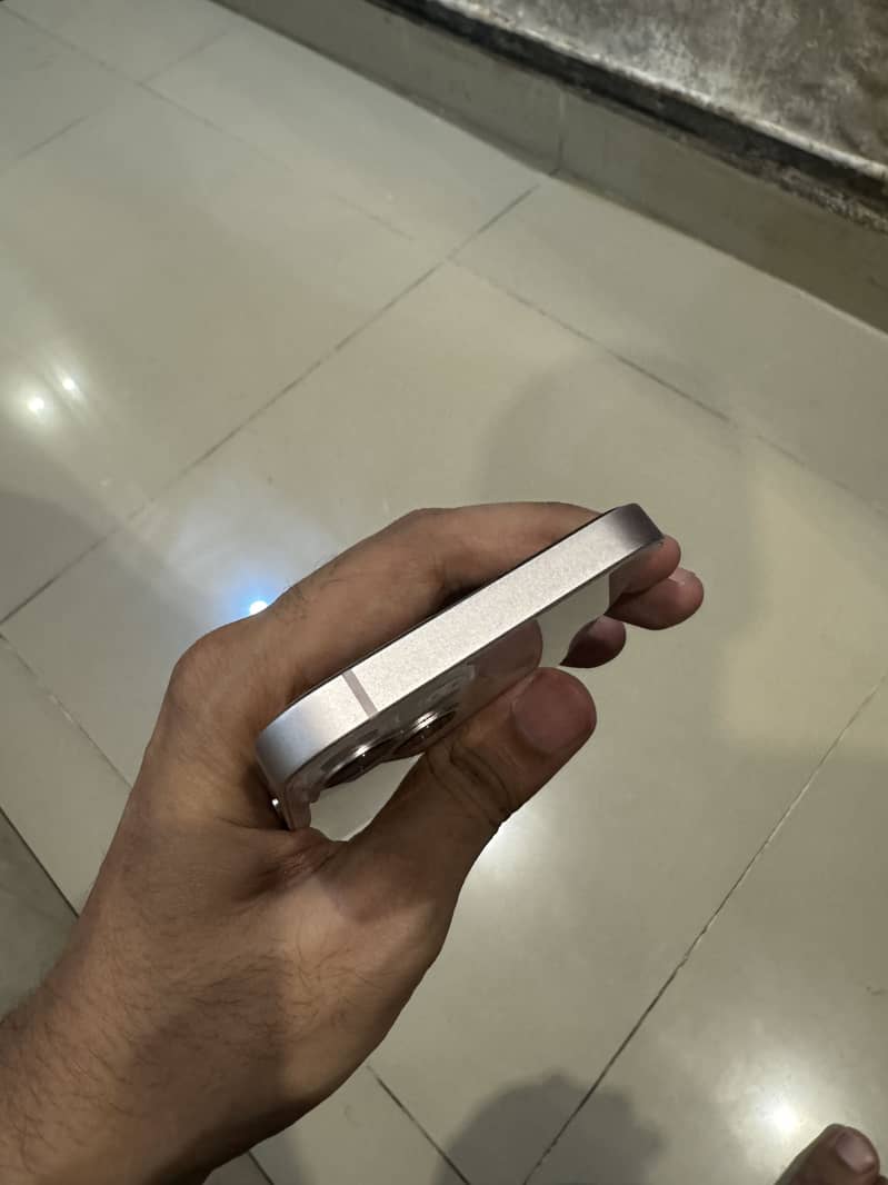 Apple iPhone 13 4