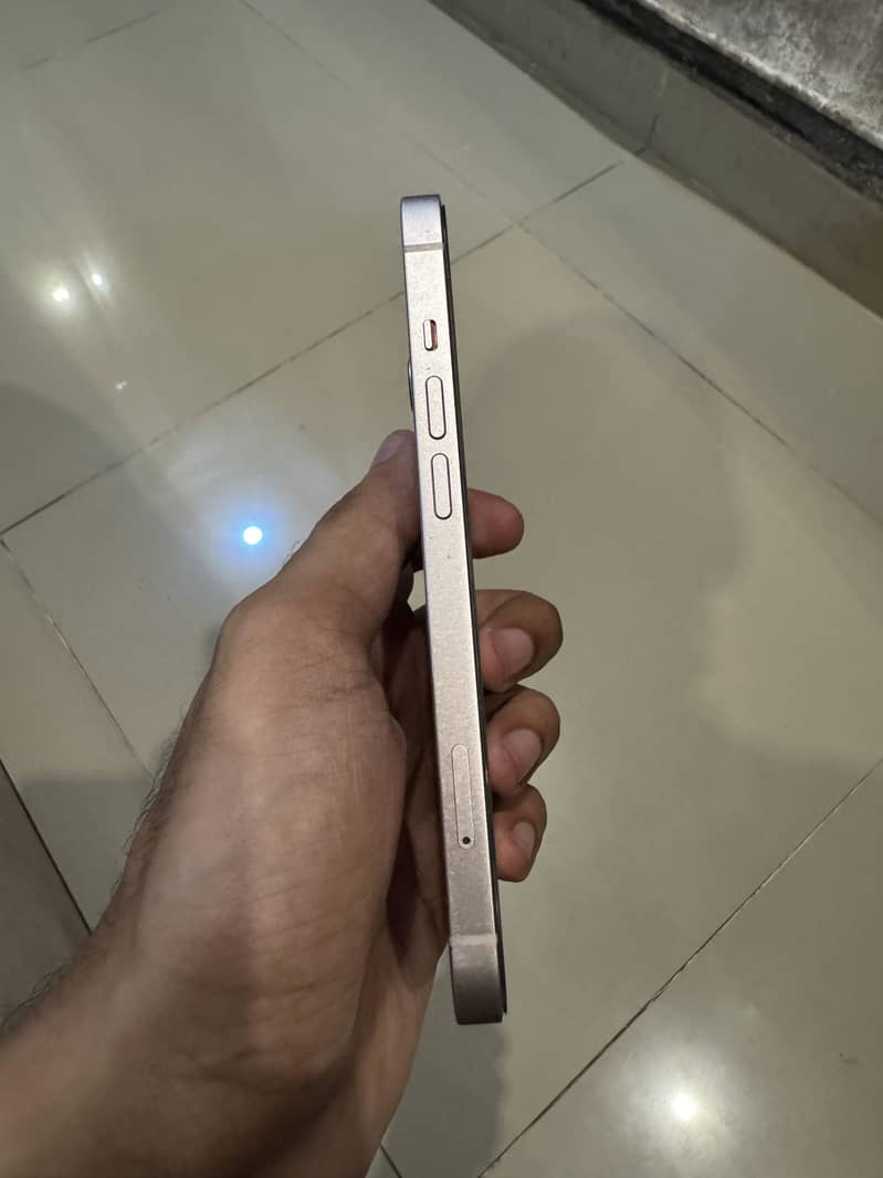 Apple iPhone 13 6