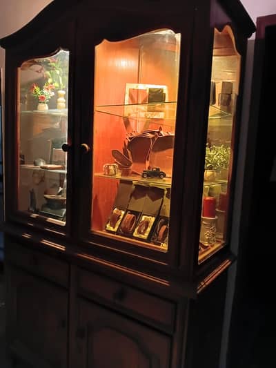 crockery showcase