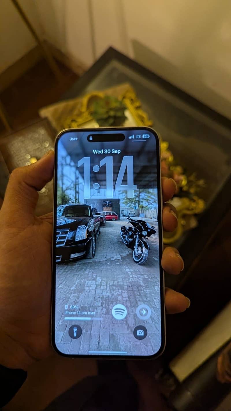 Apple iPhone 14 Pro Max 1