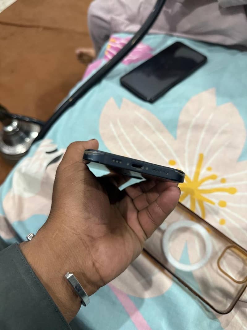 Apple iPhone 12 1