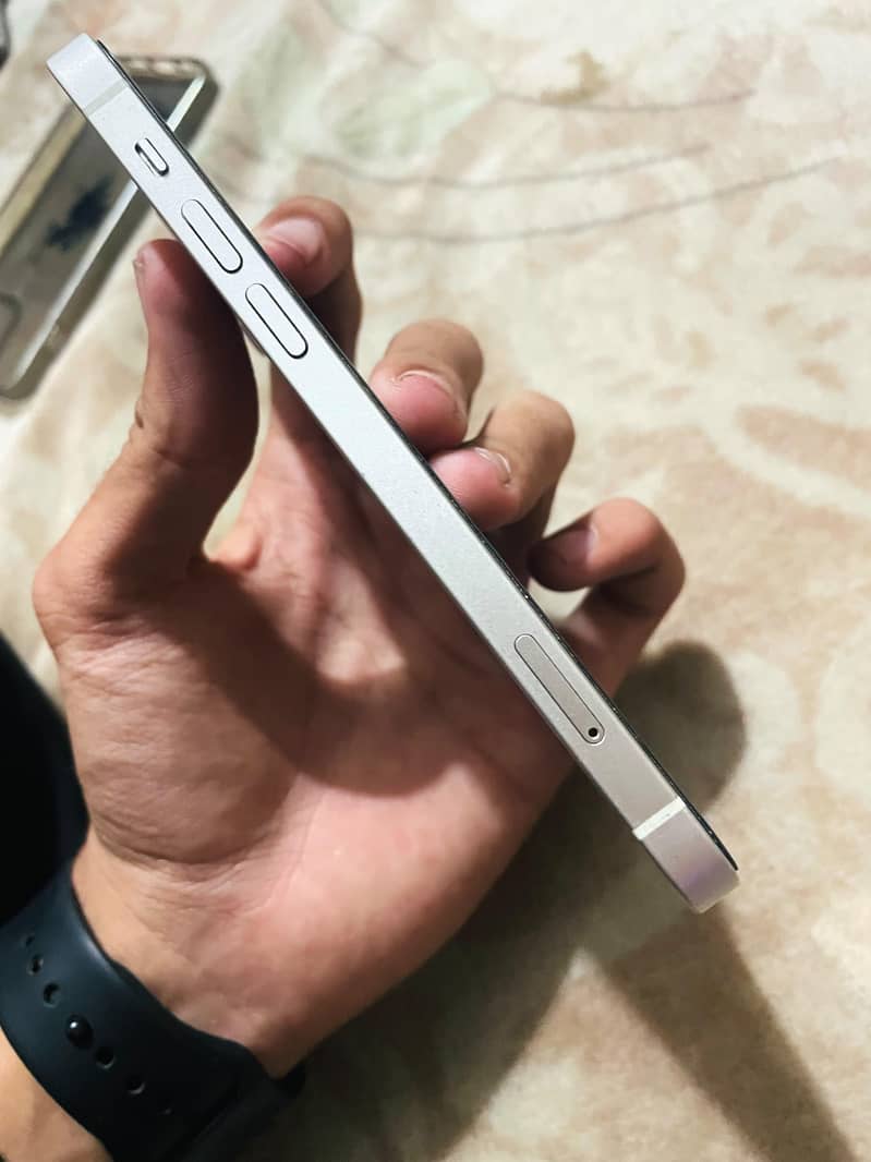 Apple iPhone 12 2
