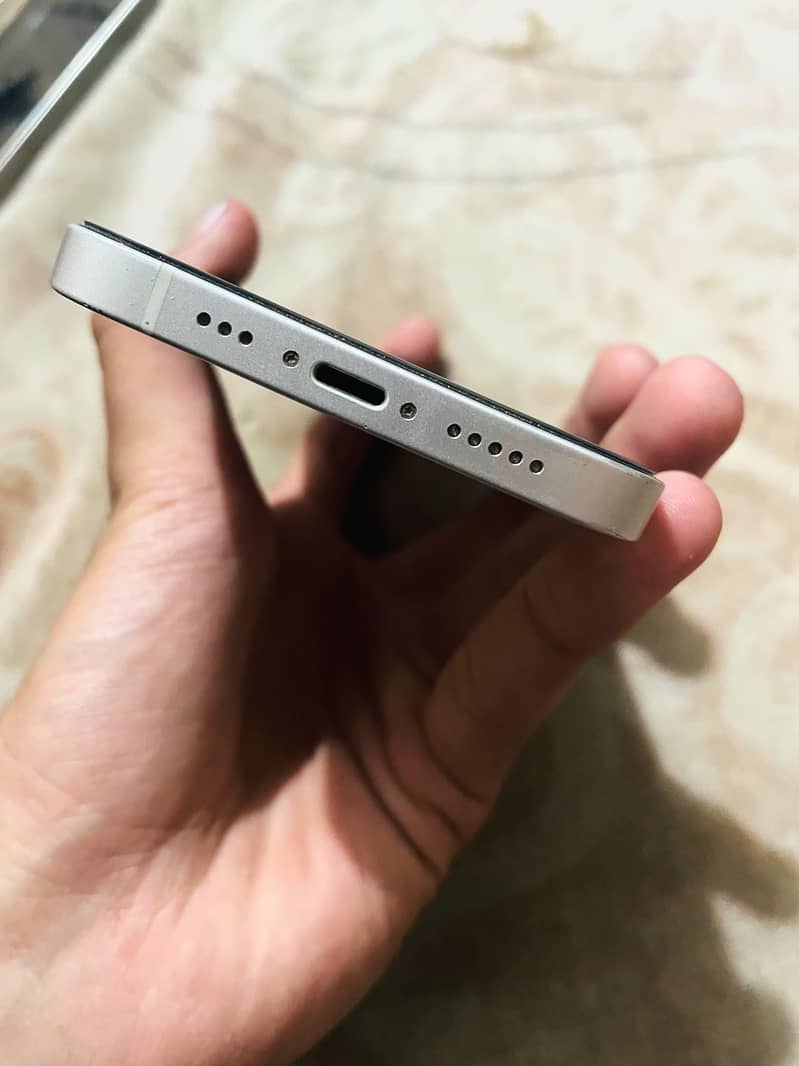 Apple iPhone 12 4