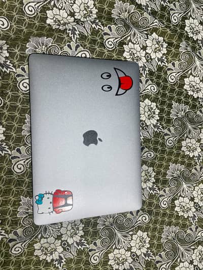 MacBook Pro 2017 13"– i5/8GB/256GB – 10/10 Condition (Low Cycle count)