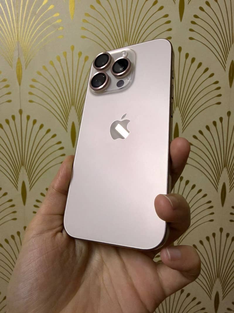 Apple iPhone 16 Pro 0
