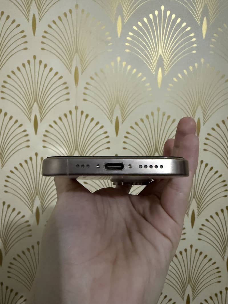 Apple iPhone 16 Pro 2